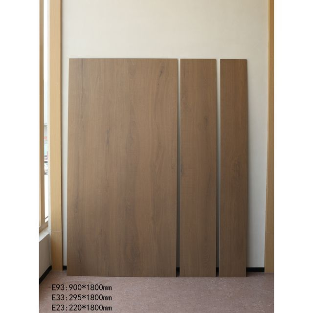 Baldosas con apariencia de madera en cafetería – E33