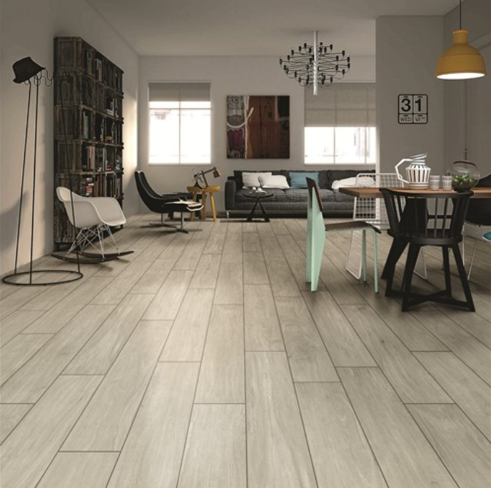 Baldosas con apariencia de madera para sala de estar