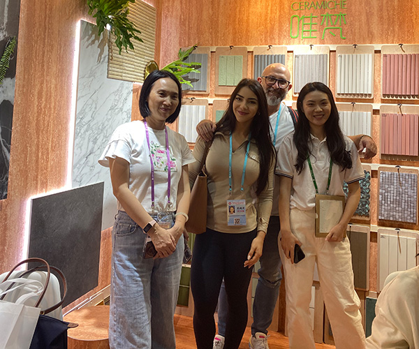 Wifi-cer&aacute;mica-showcases-innovativas-series-series-decorativas-azulejos-a-the 136th-canton-fair7