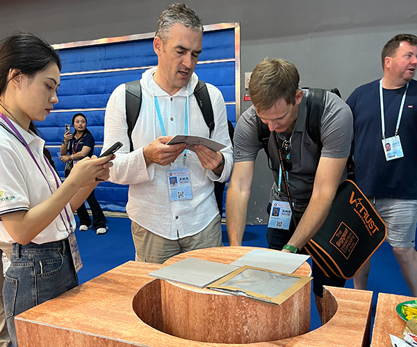 WiFi Ceramics muestra innovadores mosaicos decorativos de la serie Momo en el 136&ordm; Canton Fair1