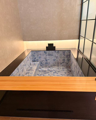 Azulejo-mosaico-para-piscina-azul-brillante-97&times;97mm-–-Azul-cielo-(1) 