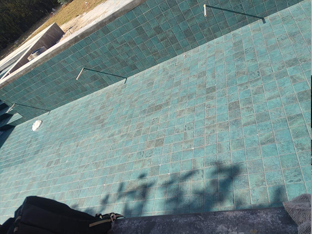 Azulejo-para-piscina-azul-antiguo-150&times;150mm(1) 
