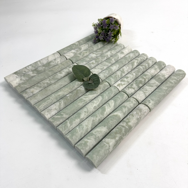 Azulejos de piso en patrones de mármol verde