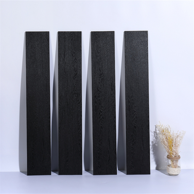 Azulejos con efecto madera negro de 150x900 mm