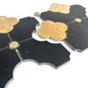 Mosaicos negros y dorados