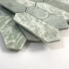 Mosaico de mármol verde con patrones florales