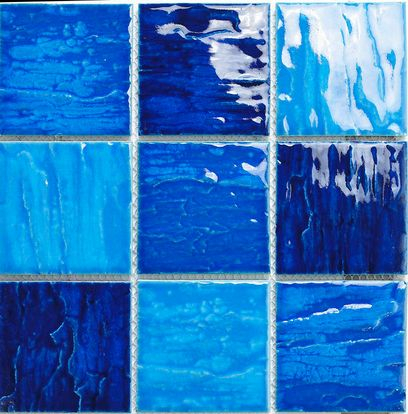 Azulejos de mosaico en la piscina