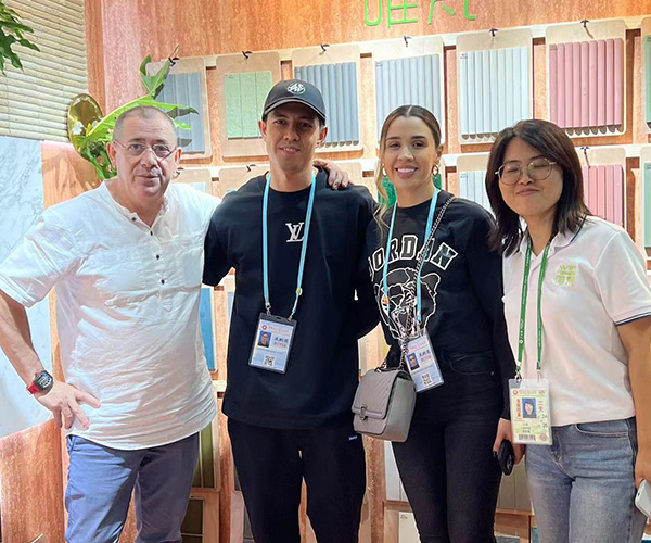 Wifi-cer&aacute;mica-showcases-innovative-series-series-decorative-tes-en-the-136th-canton-fair8