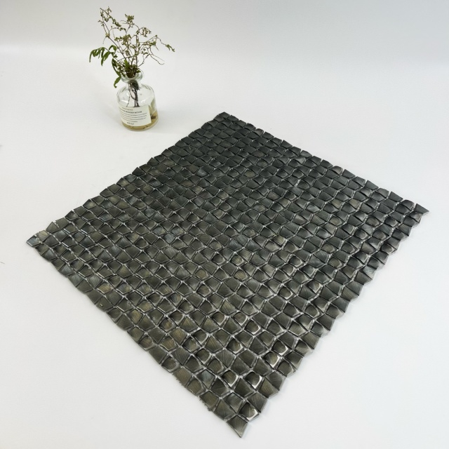 Mosaic-SAB32 montado en malla de aluminio negro premium