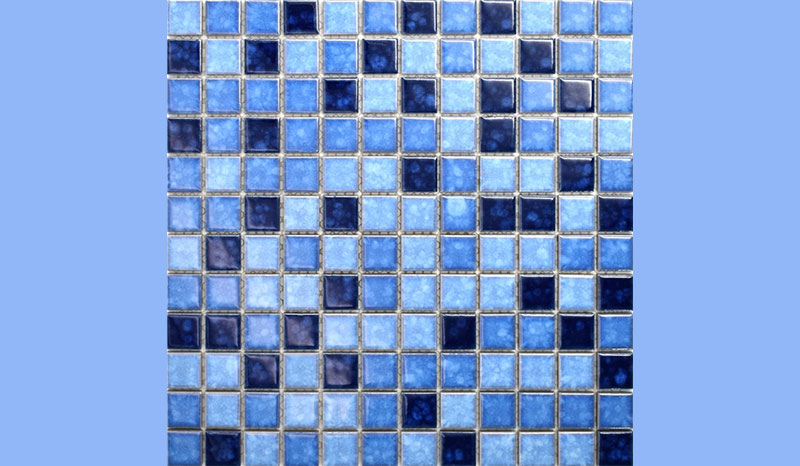 Mix & Match: Creación de diseños de piscinas únicos con mosaicos de cerámica de color mixto