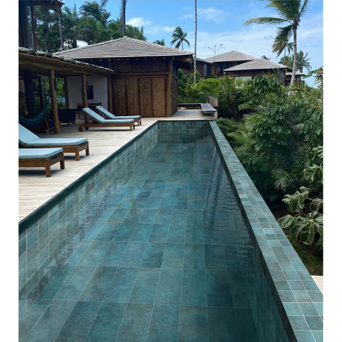 Mulachón de piscina antideslizante azul P4 de 300x600 mm antiguo P4